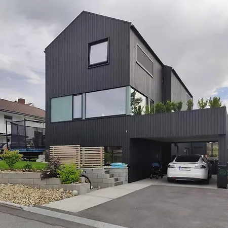 Modern And Comfortable In Attractive Neighborhood Apartament