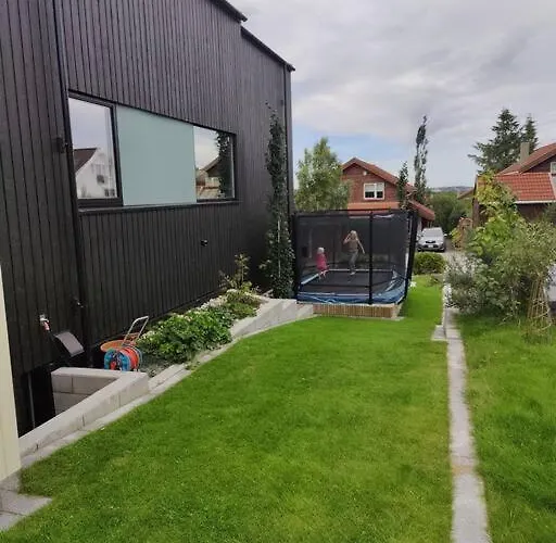 Modern And Comfortable In Attractive Neighborhood Lägenhet